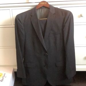 Mens Hugo boss suit in black. Size 38R